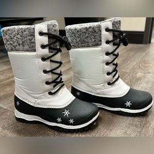Baffin “Avery” youth snow boots